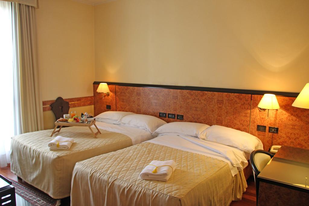 Park Hotel Villa Leon D'Oro Noventa di Piave Exterior foto
