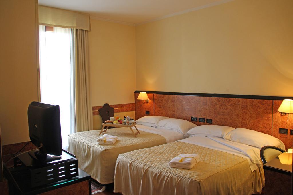 Park Hotel Villa Leon D'Oro Noventa di Piave Exterior foto