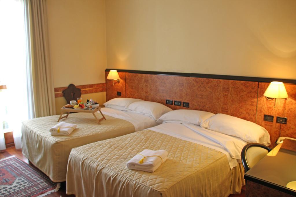 Park Hotel Villa Leon D'Oro Noventa di Piave Exterior foto