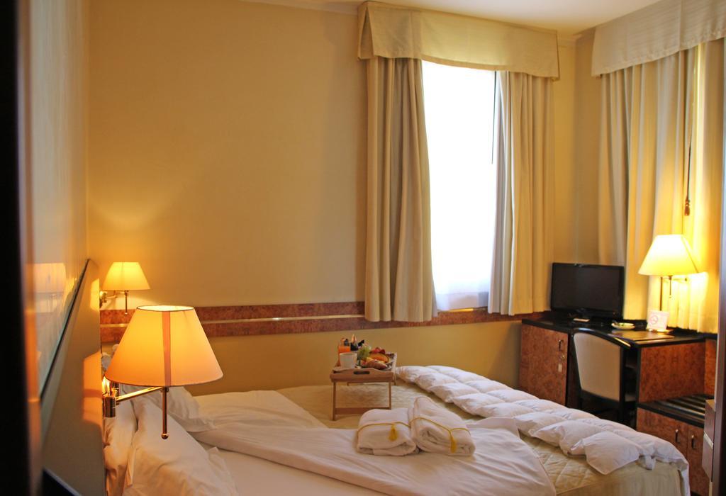 Park Hotel Villa Leon D'Oro Noventa di Piave Exterior foto