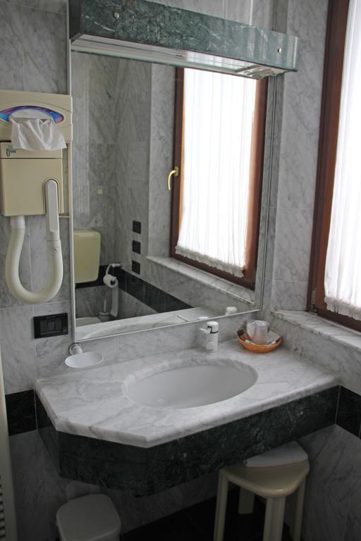 Park Hotel Villa Leon D'Oro Noventa di Piave Exterior foto