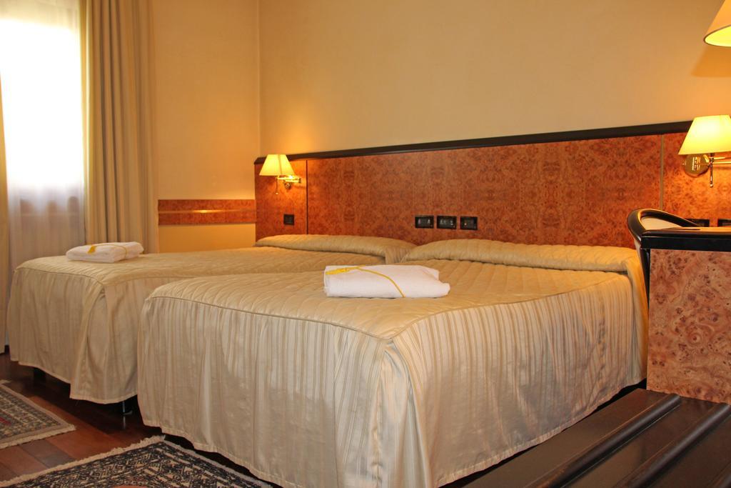Park Hotel Villa Leon D'Oro Noventa di Piave Exterior foto