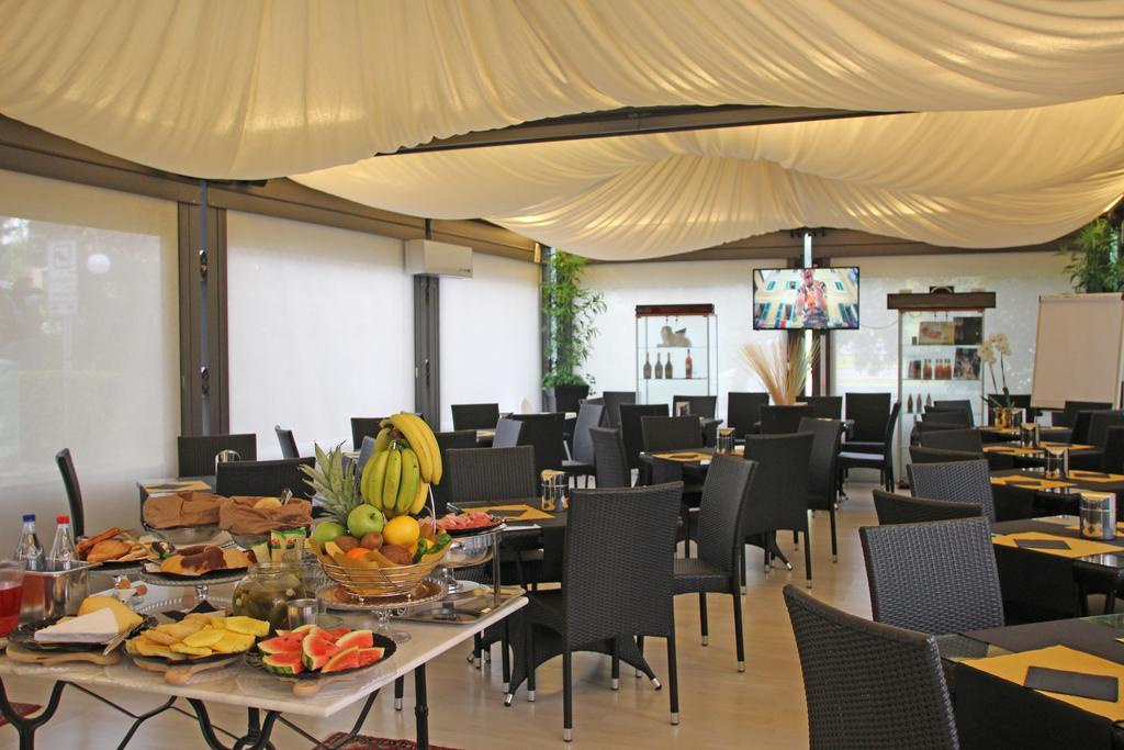 Park Hotel Villa Leon D'Oro Noventa di Piave Exterior foto