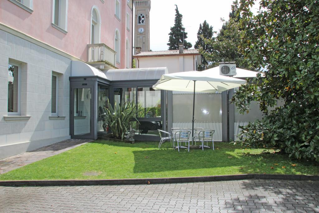 Park Hotel Villa Leon D'Oro Noventa di Piave Exterior foto