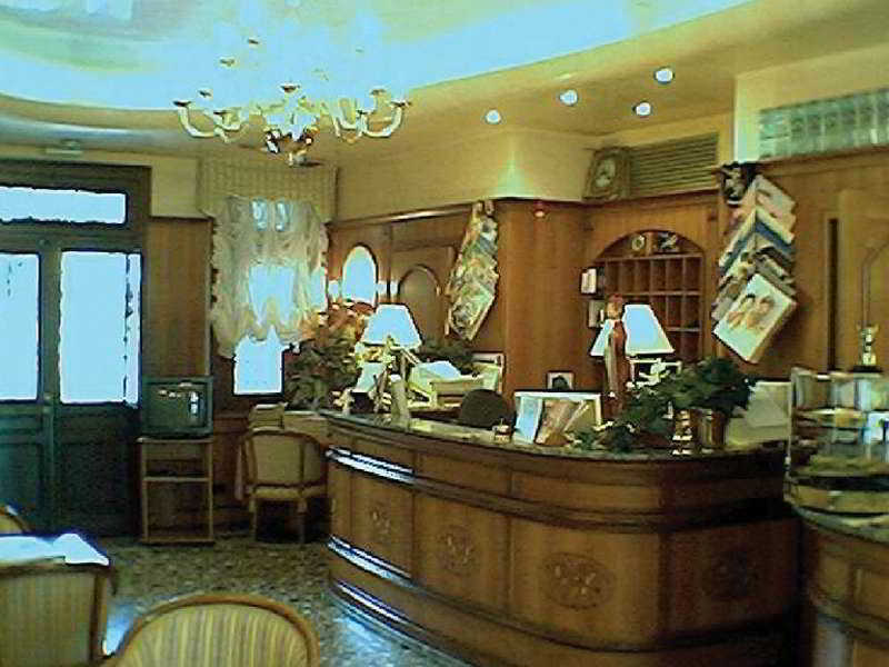 Park Hotel Villa Leon D'Oro Noventa di Piave Exterior foto