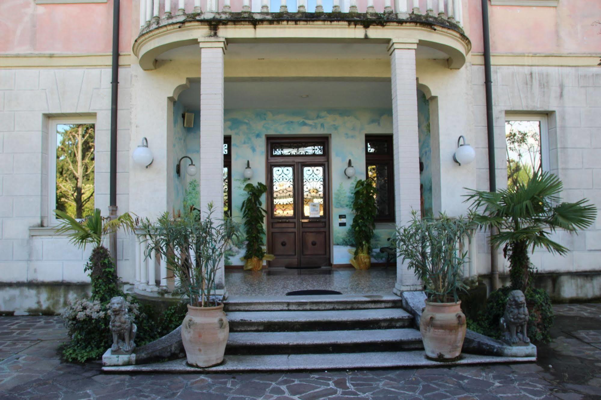Park Hotel Villa Leon D'Oro Noventa di Piave Exterior foto